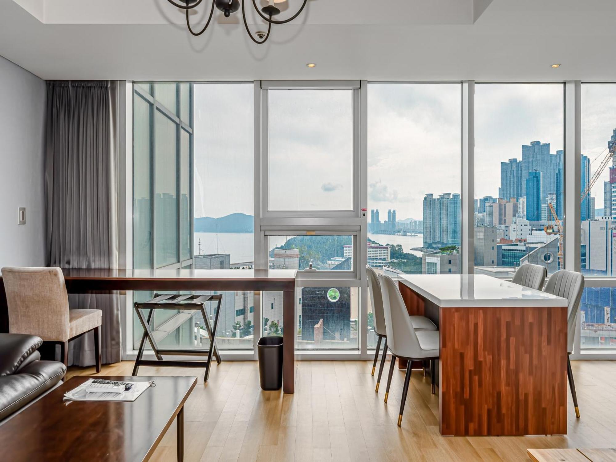 Haeundae Seacloud Hotel Residence Busan Exteriör bild