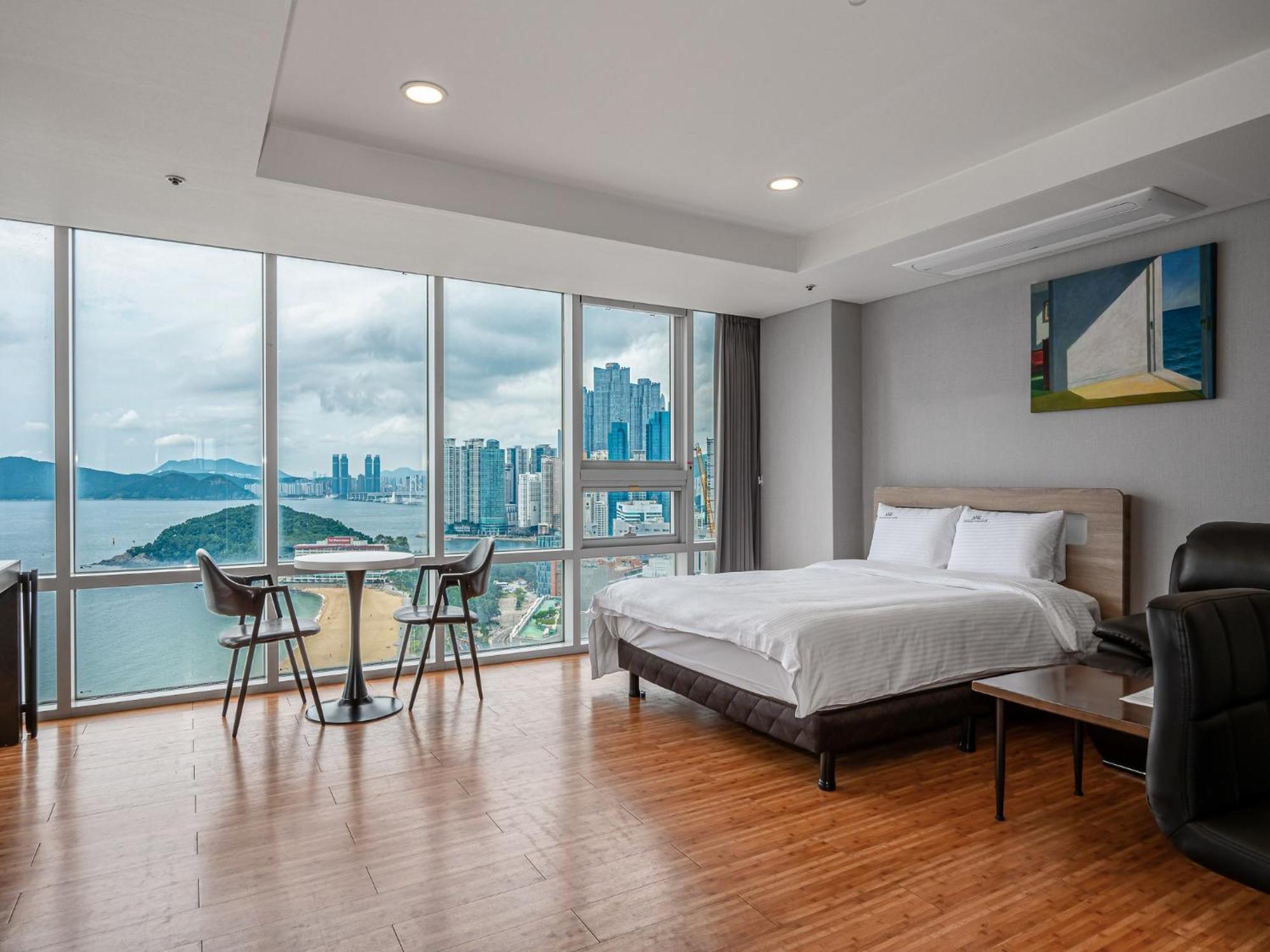 Haeundae Seacloud Hotel Residence Busan Exteriör bild