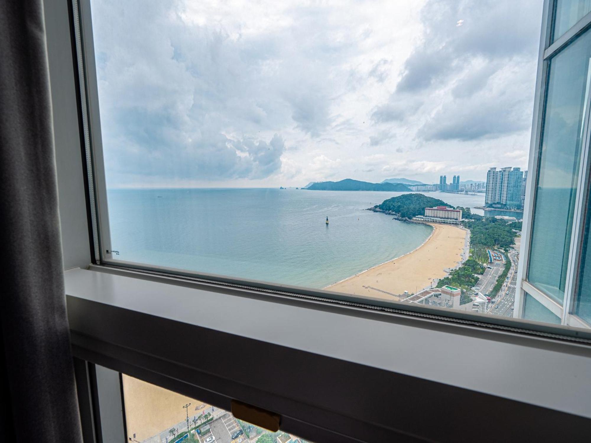 Haeundae Seacloud Hotel Residence Busan Exteriör bild