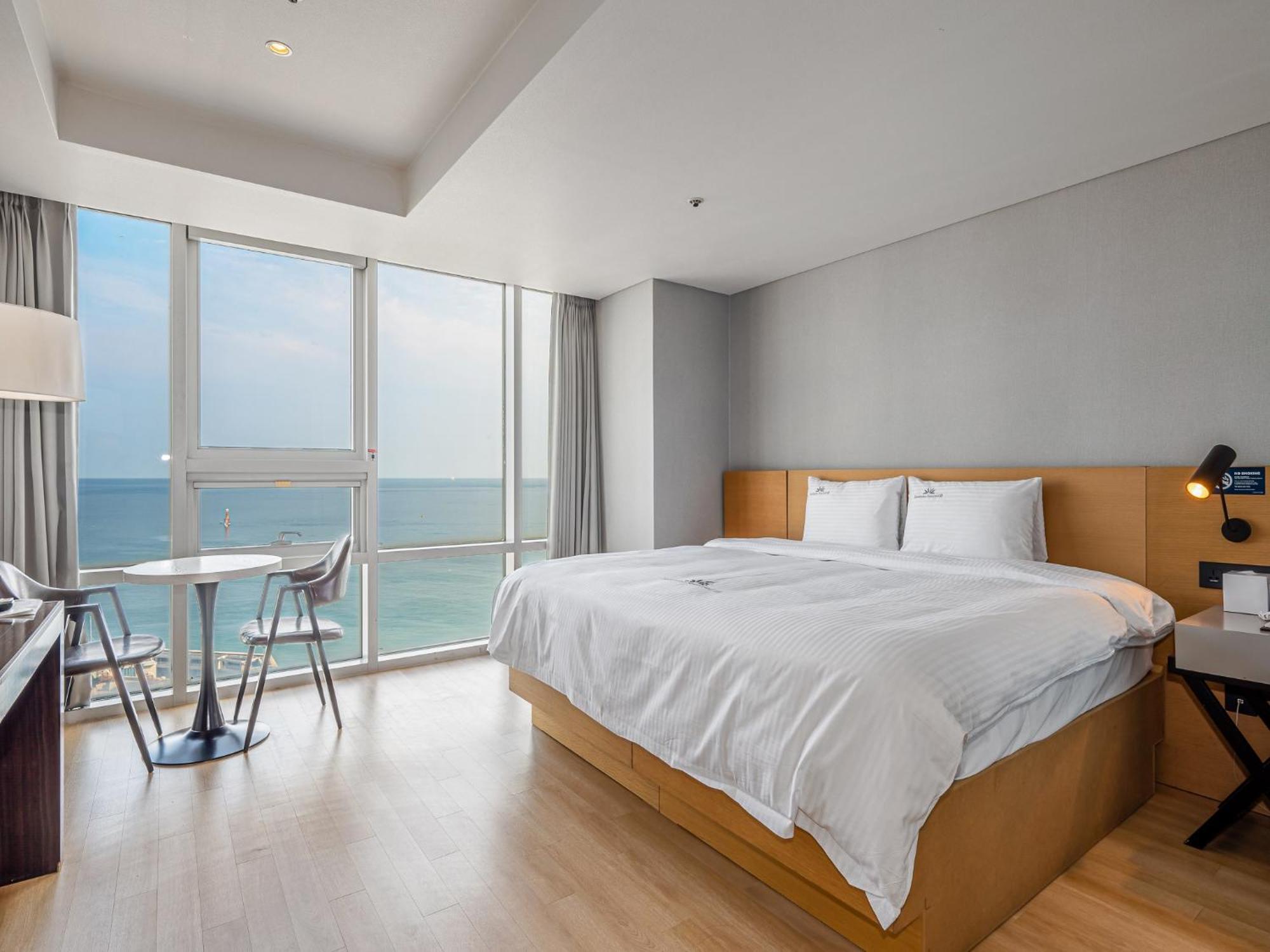 Haeundae Seacloud Hotel Residence Busan Exteriör bild
